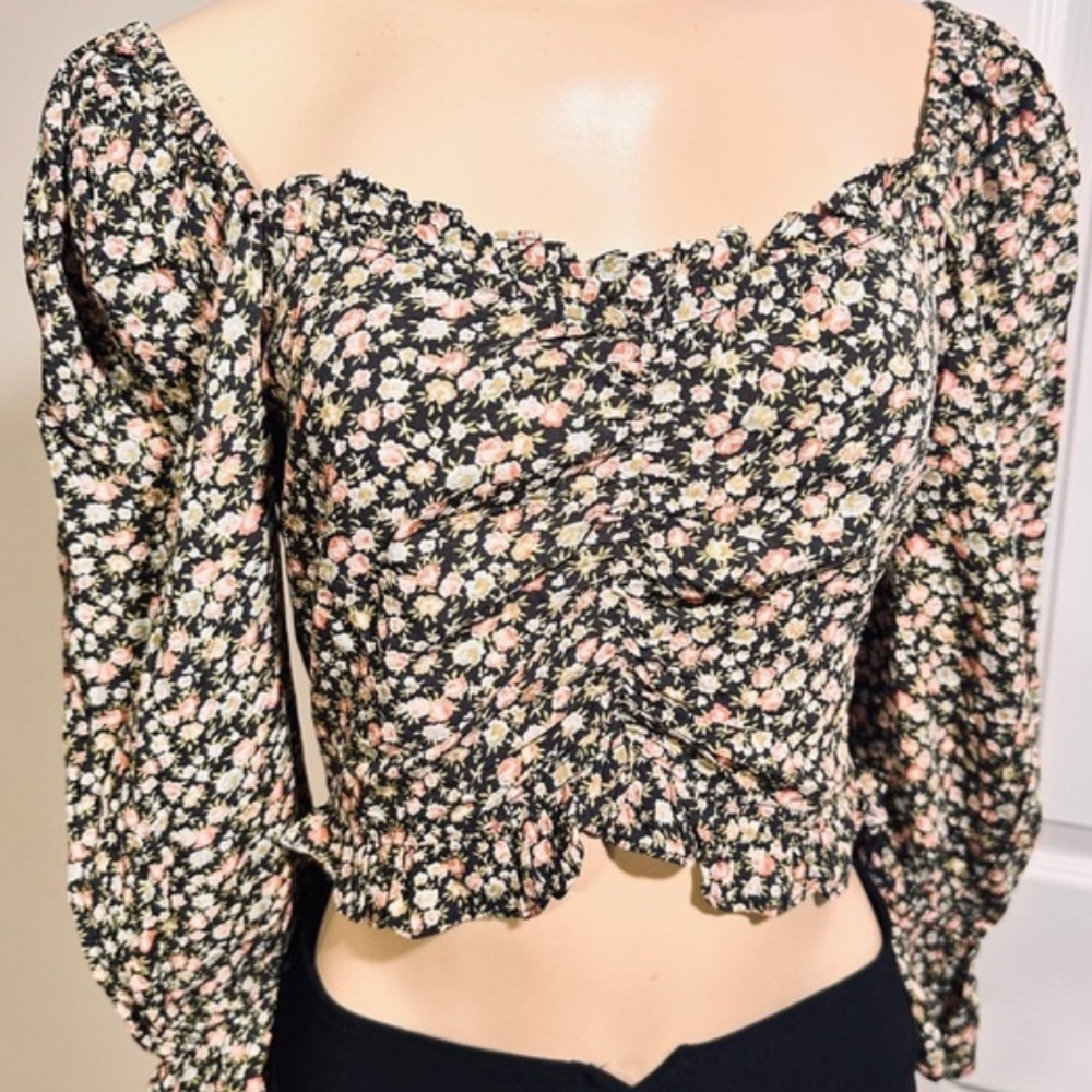 Long sleeve Floral Cropped Top